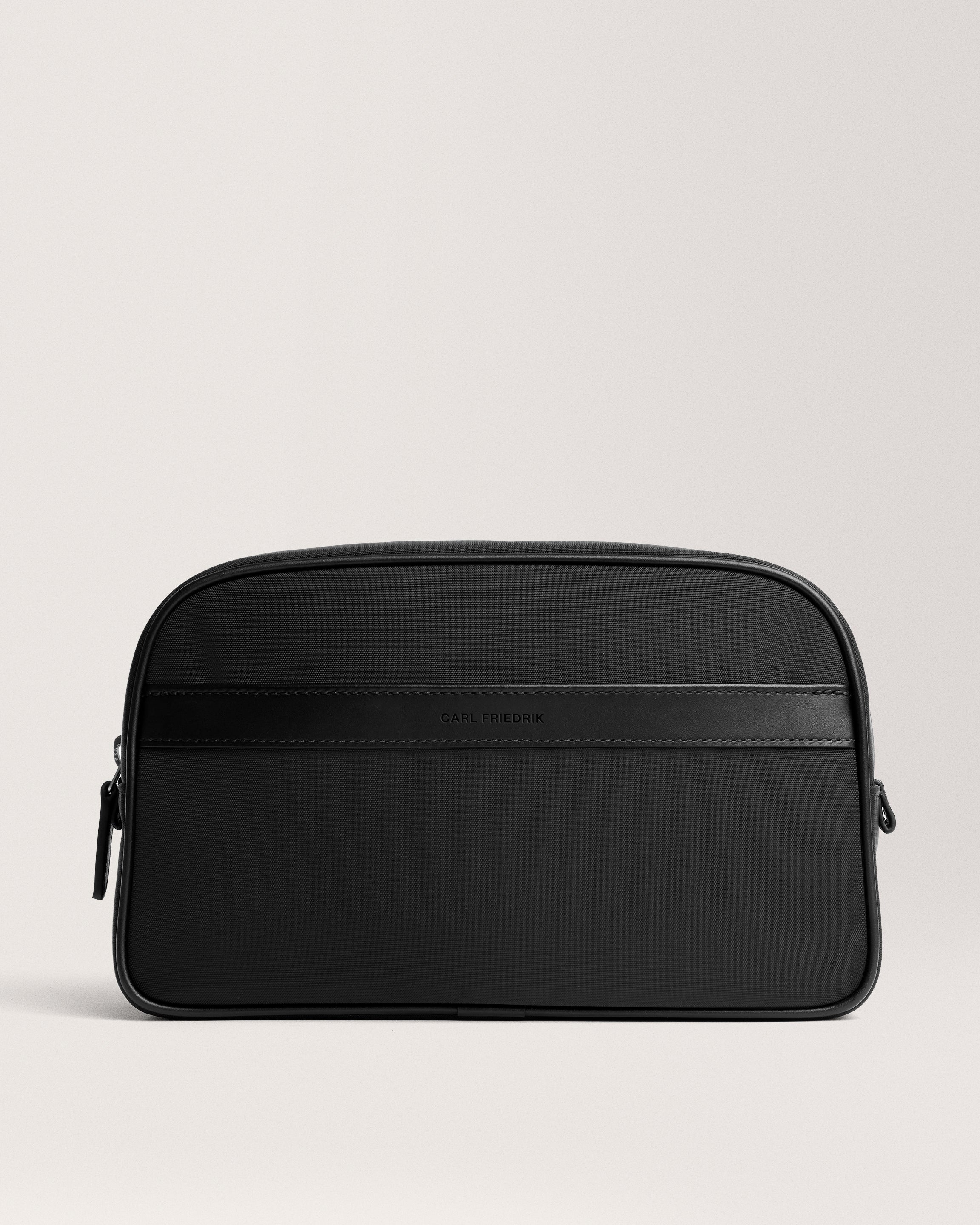 Technical Washbag black
