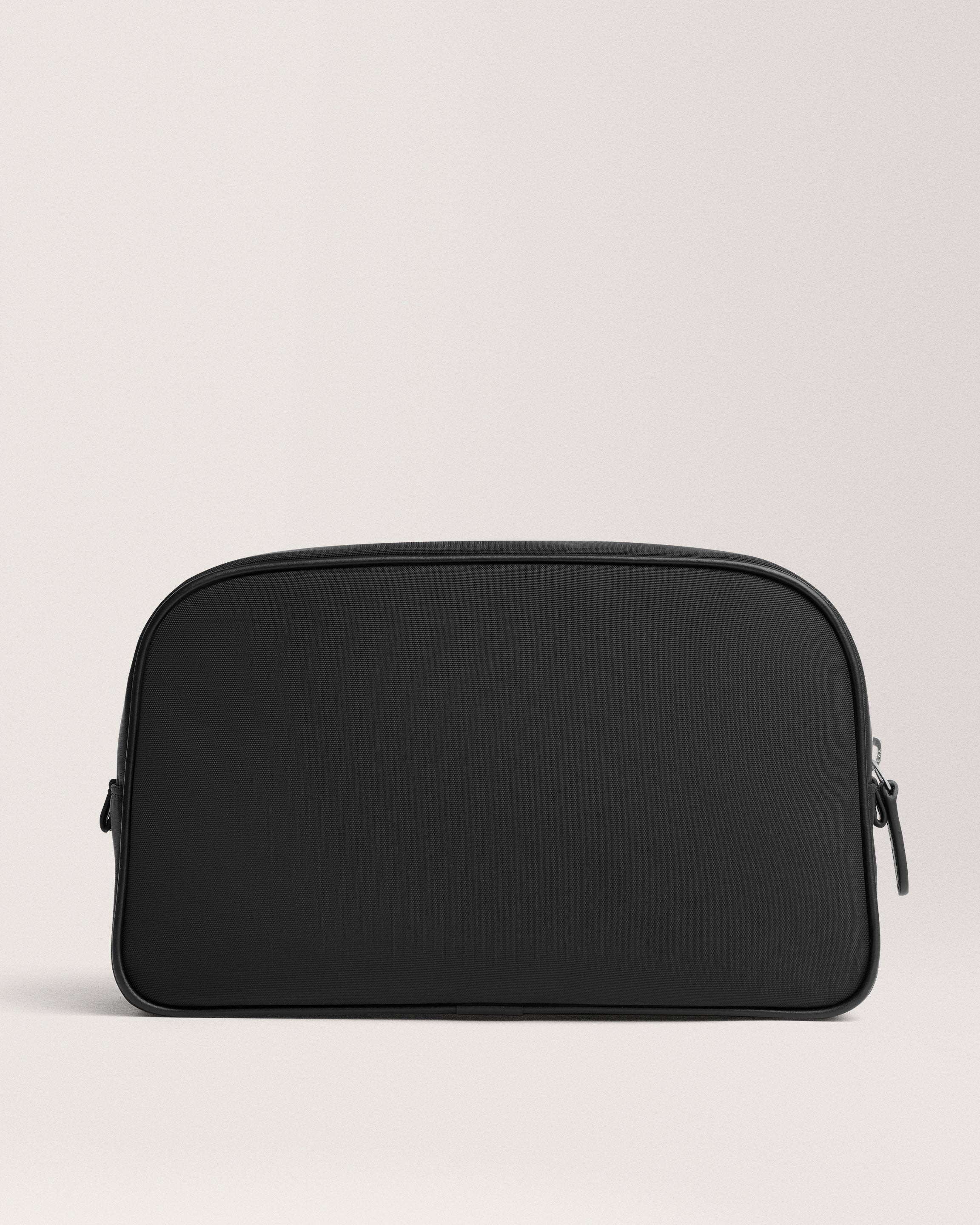 Technical Washbag black