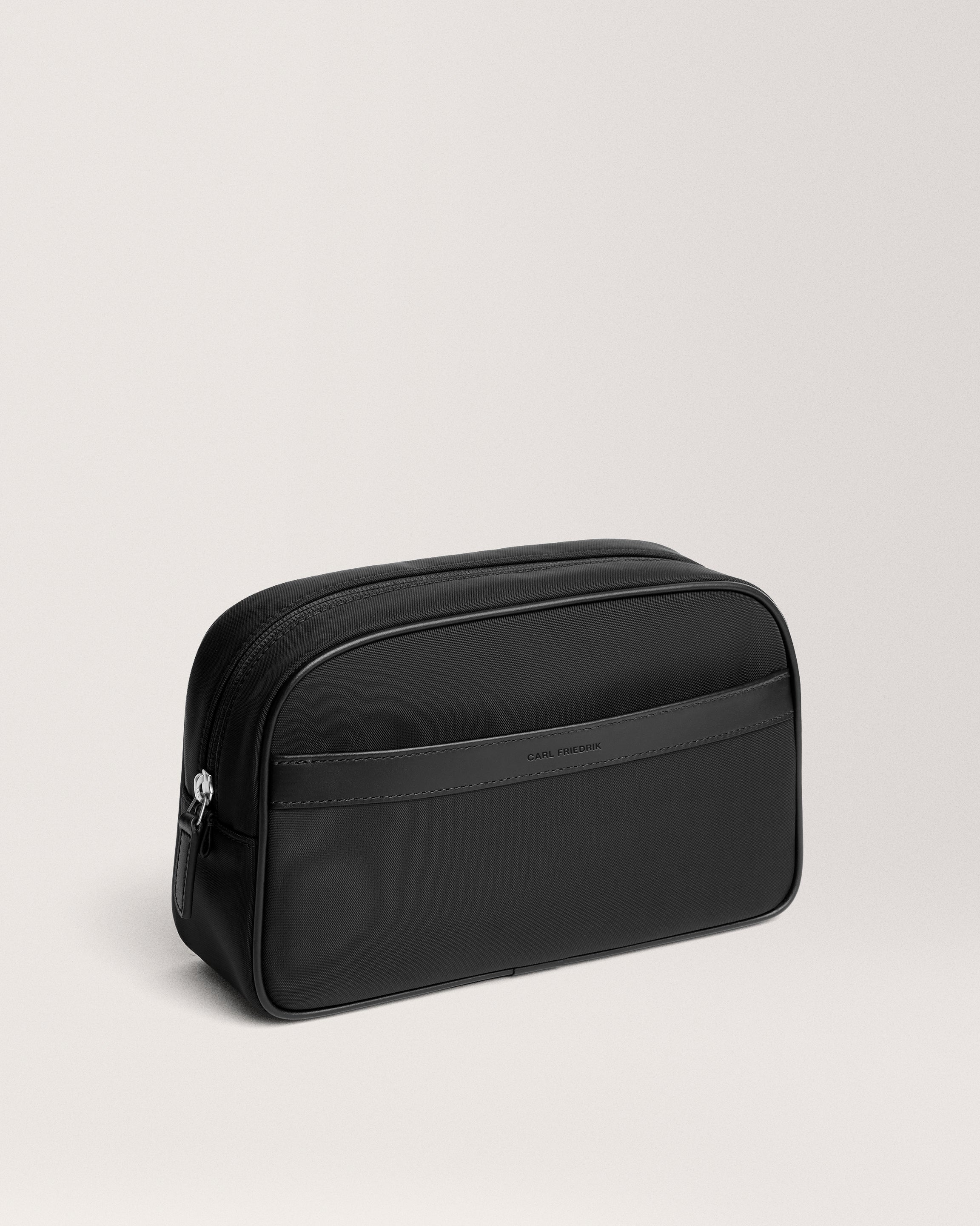 Technical Washbag black