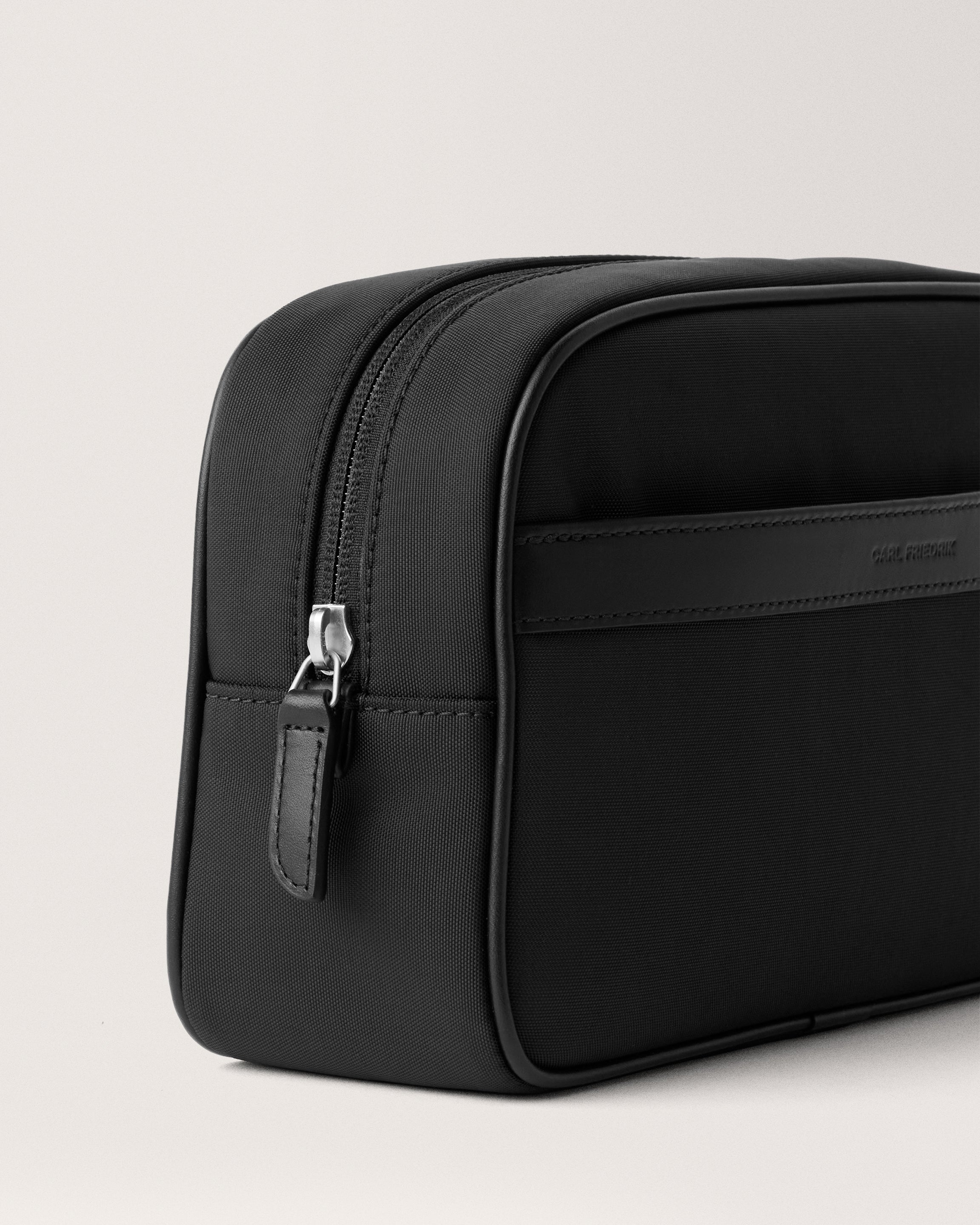Technical Washbag black