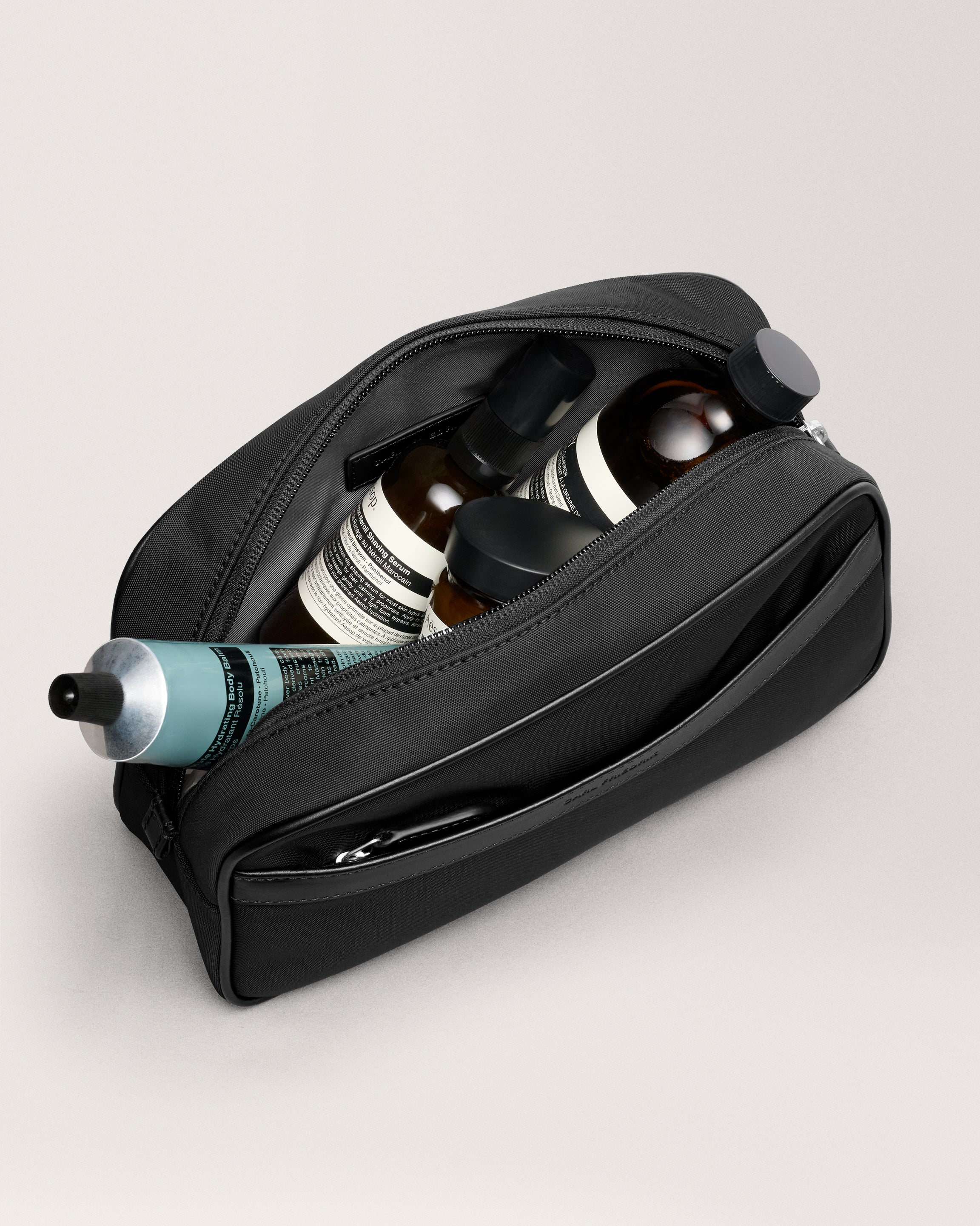 Technical Washbag black