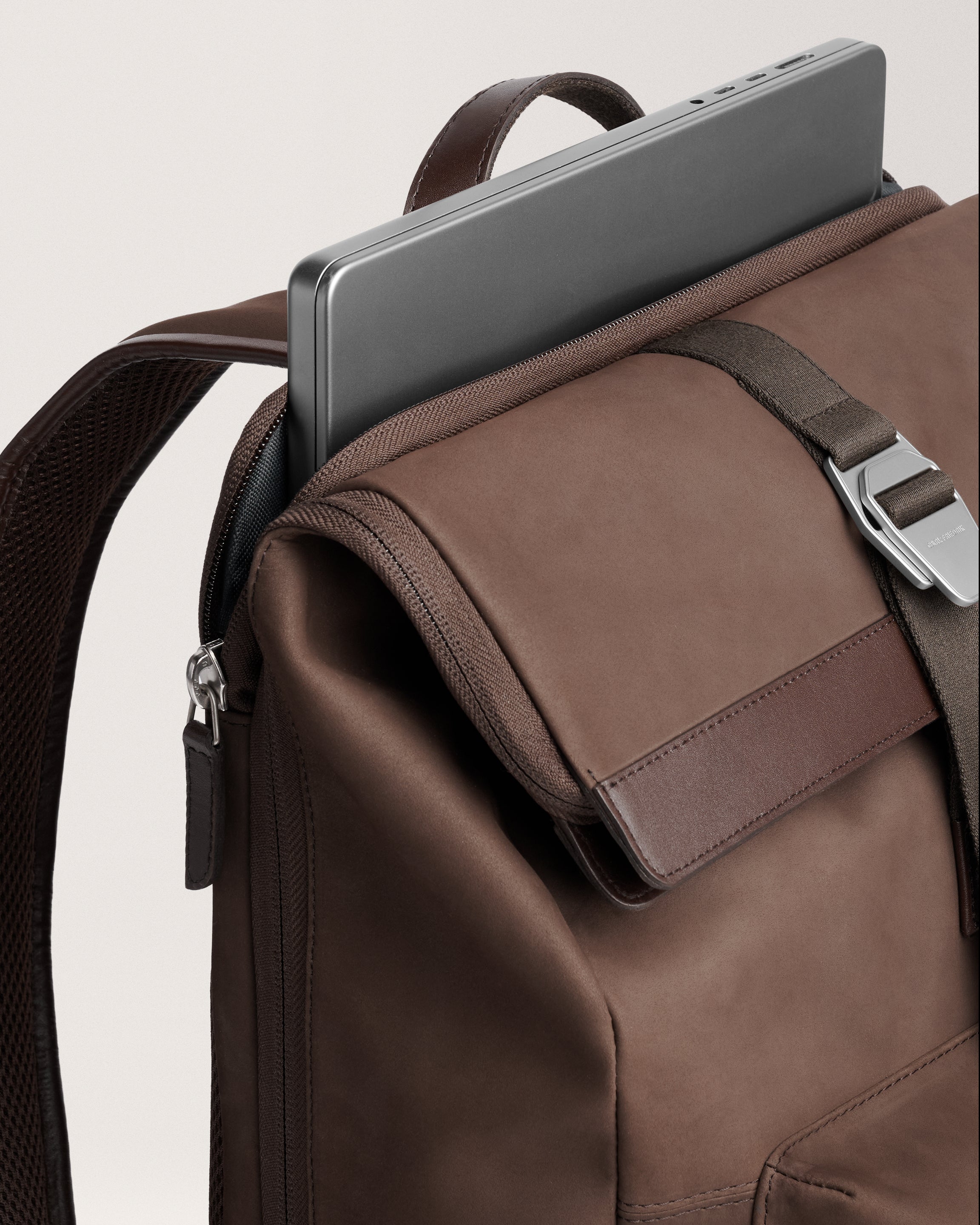 City-hopper Backpack chocolate