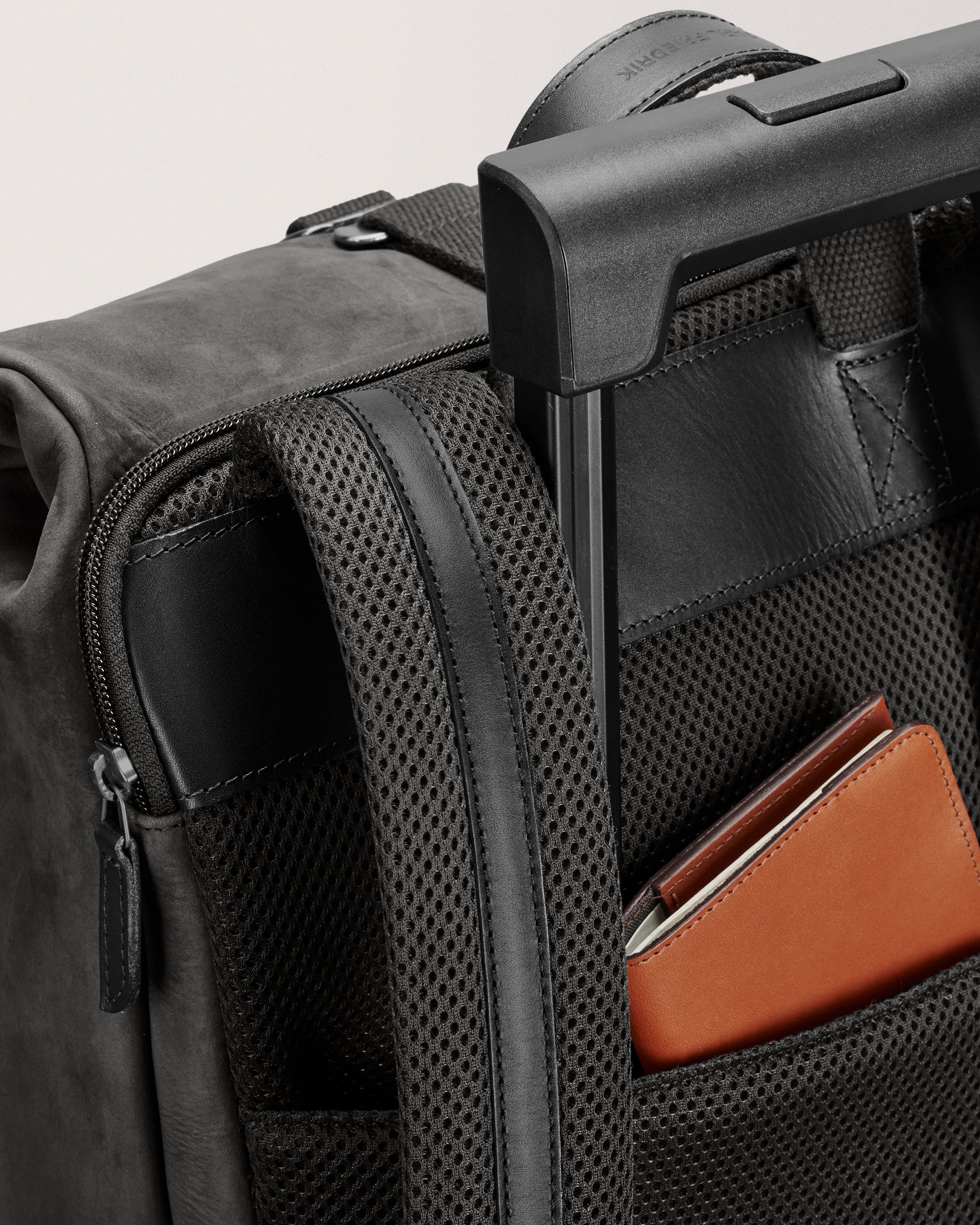 City-hopper Backpack - Return charcoal