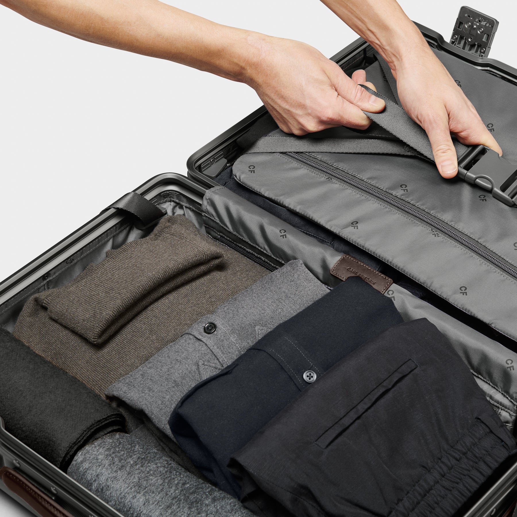 The Carry-on X - Return chocolate