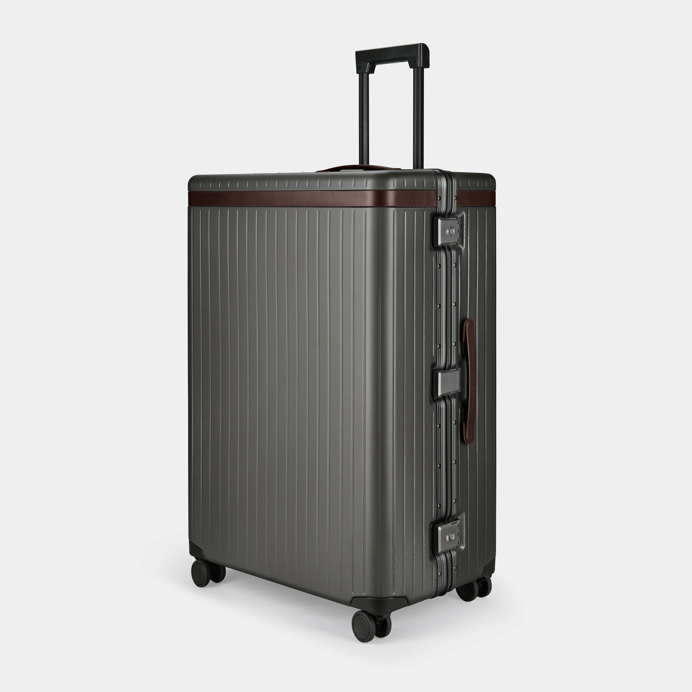 The Large Check-in - Return Extra large grey polycarbonate suitcase - Excellent Condition
