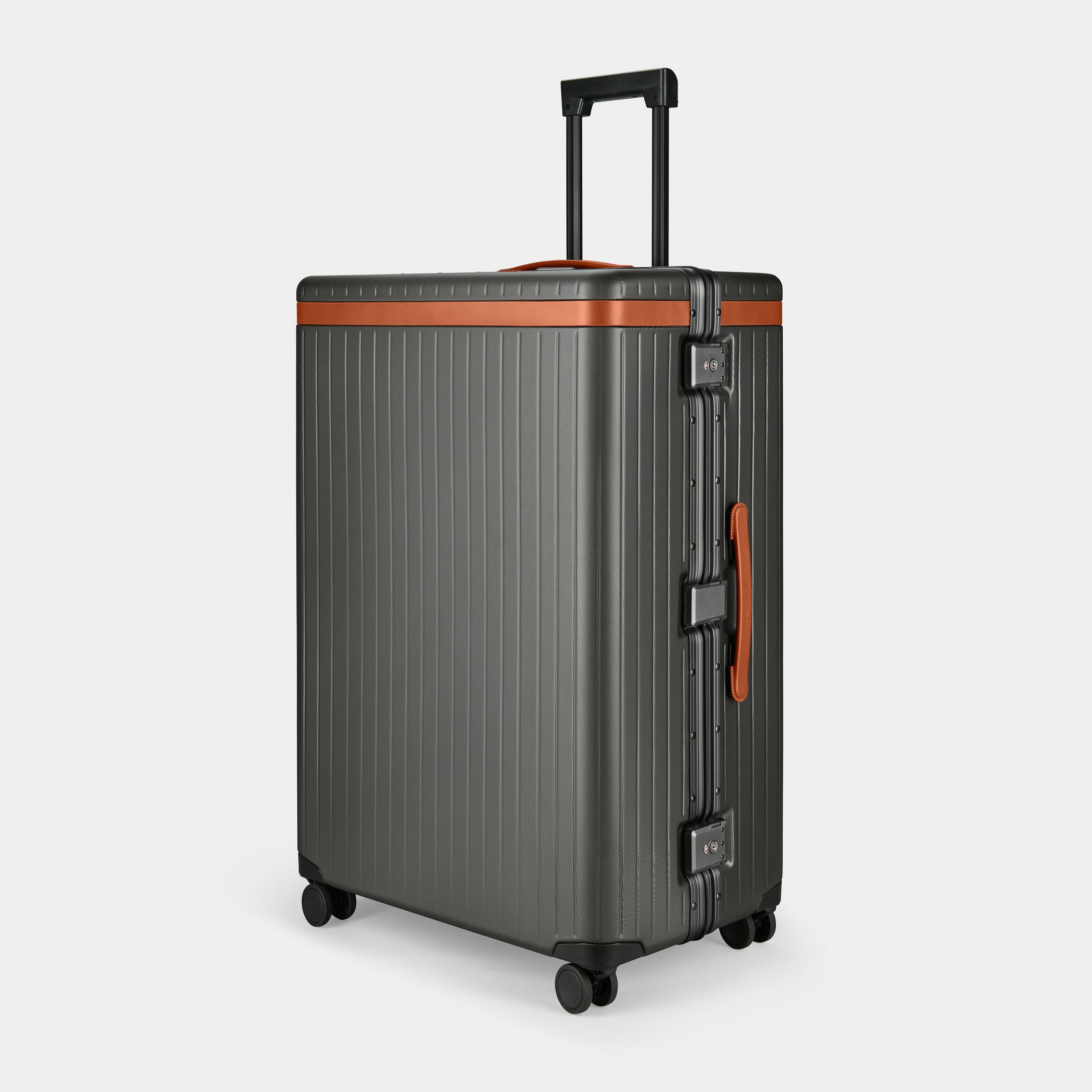 The Large Check-in - Return Grey / Cognac Extra large grey polycarbonate suitcase - Excellent Condition